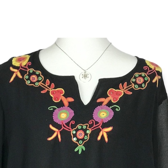 Mirasol Woman Black Floral Embroidery Notch Neck Blouse - Sz: 2X - Picture 10 of 14